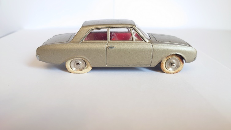 仏DINKY　フォード・タウナス　ヴィンテージミニカー オリジナル　難あり　No:559　FORD　TAUNUS_画像8