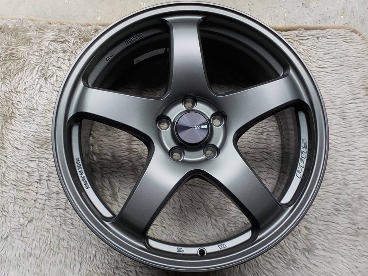 在庫品 ENKEI PF05 7.5J INSET48 5-114.3 Matte Dark Gunmetallic 4本セット 箱が汚い_画像1