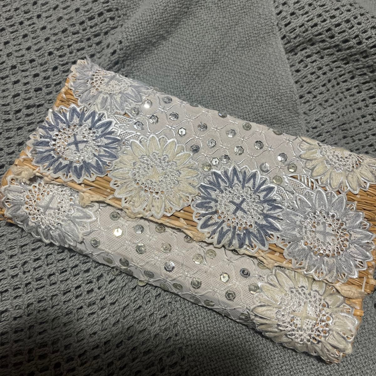 サマーかごクラッチバッグ　花刺繍とスパンコール　鞄　summer bag