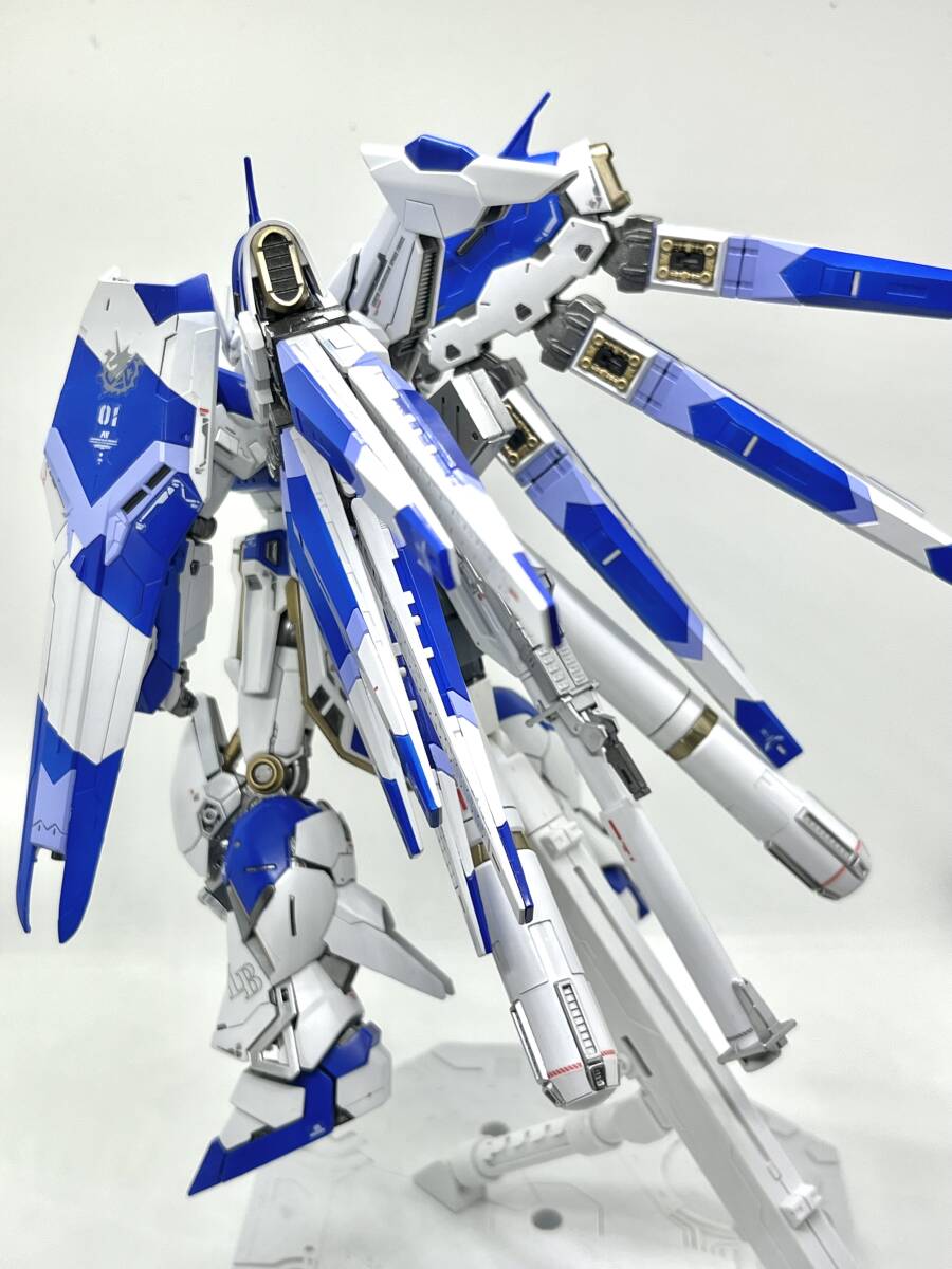 RG 1/144 RX-93-ν2 Hi-νガンダム+ハイパーメガバズーカランチャー塗装済み完成品。_画像5