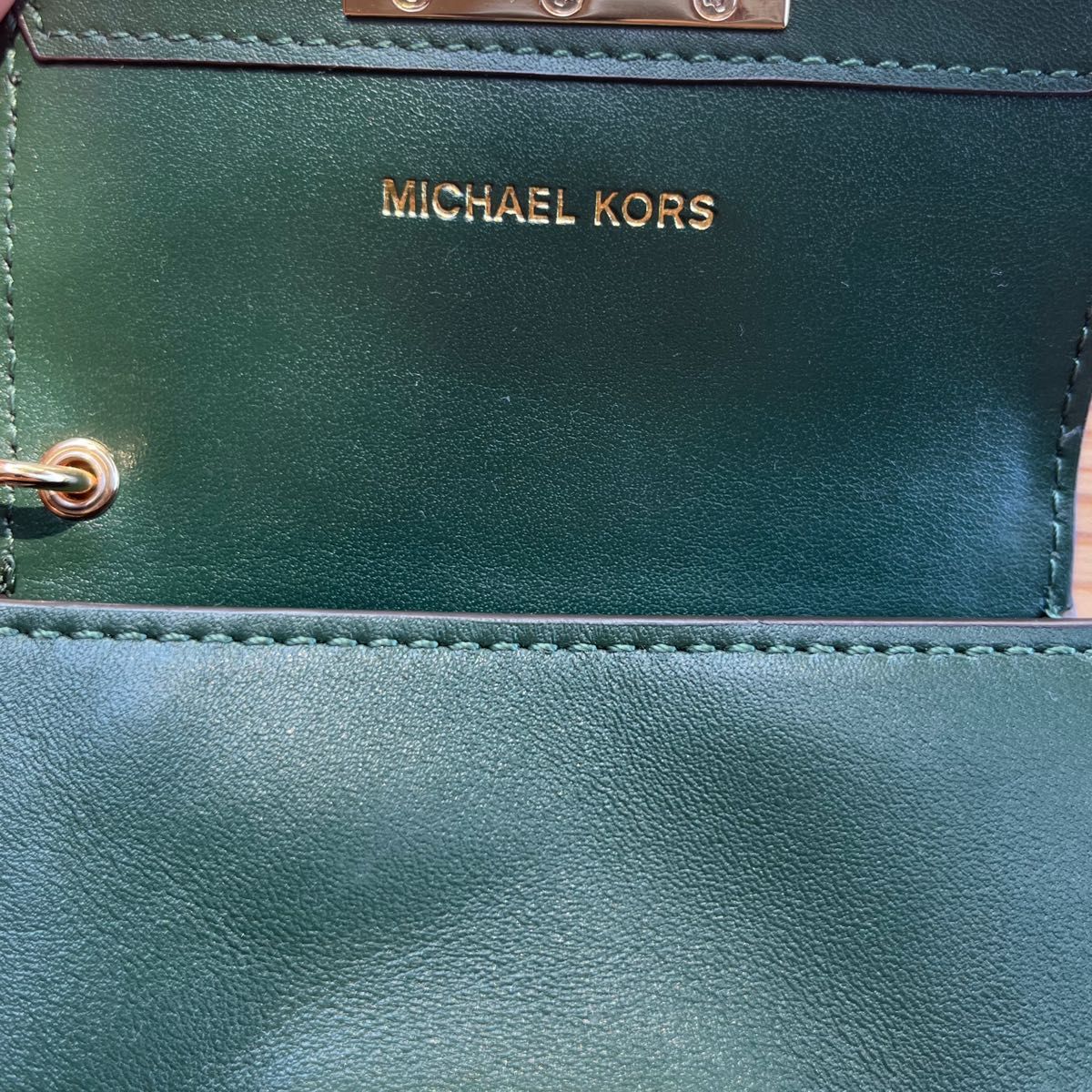 MICHAEL KORS バックチャーム　小物入れ　 レザー　グリーン　緑　ポーチ　 ウォレット　キーホルダー