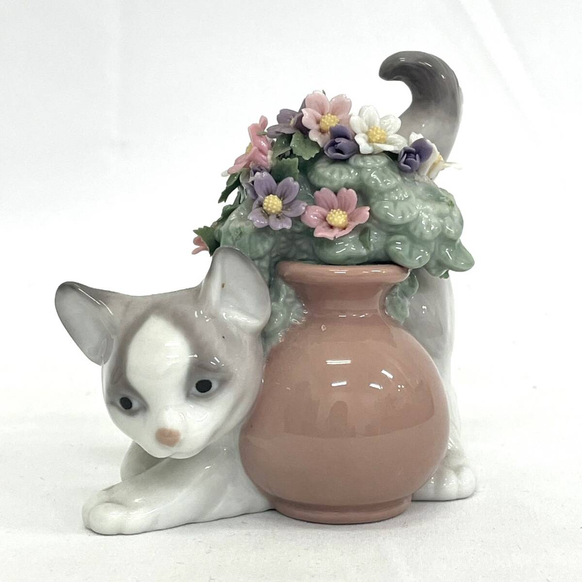 【4977.02】LLADRO リヤドロ NAO ナオ 「お気に入りの場所」絶版 猫 花 陶器人形 置物 インテリア 西洋 フィギュリン 陶磁器 アンティーク_画像1