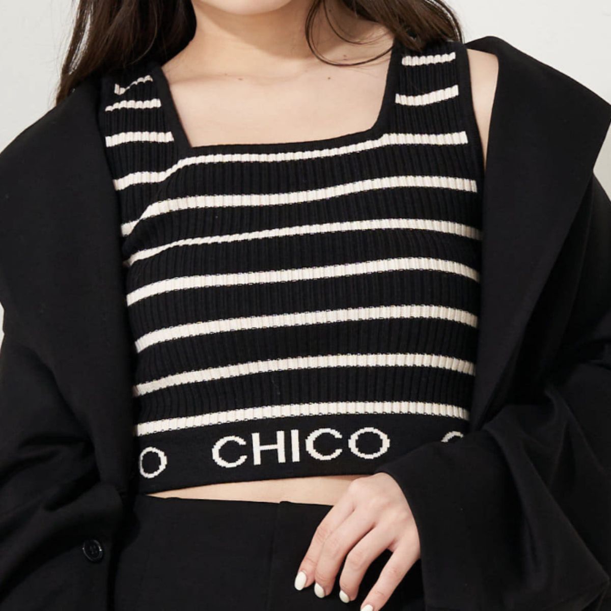 chico 裾ロゴクロップドタンクトップ ブラック ボーダー chico 裾ロゴクロップドタンクトップ ブラック ボーダー