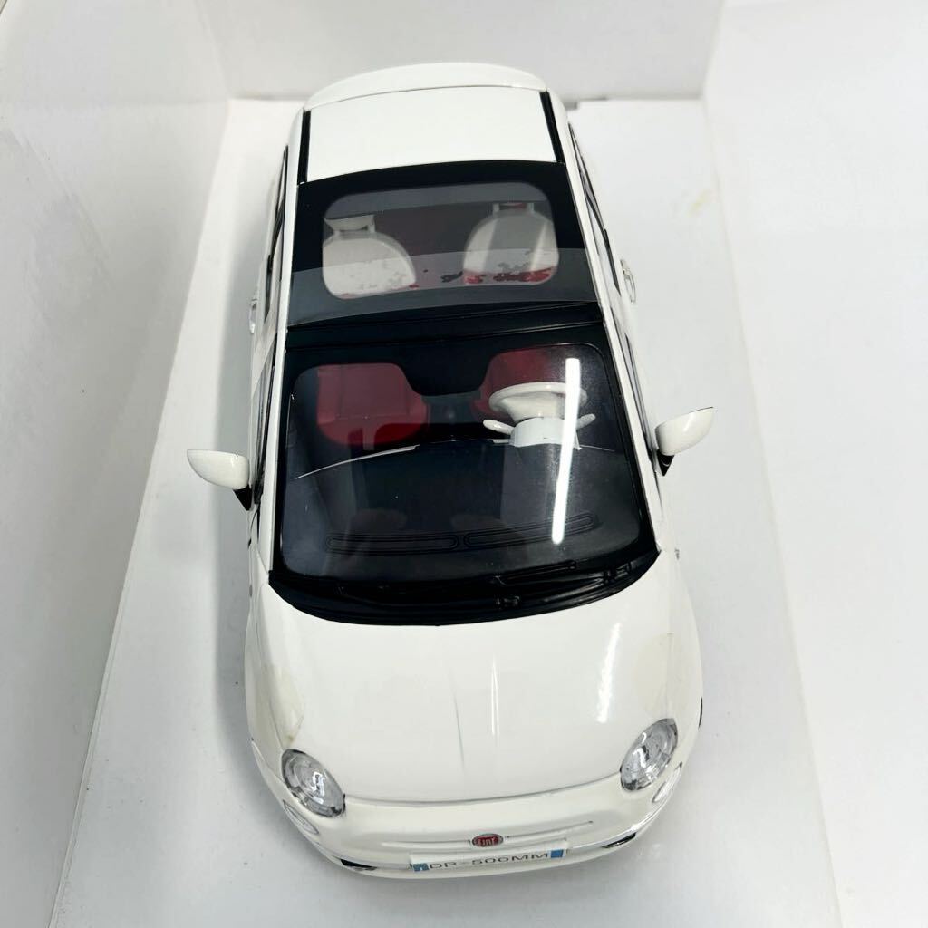 FIAT ディーラー特注 MONDO MOTORS 1/18 Nuova FIAT500 White フィアット500 赤白内装 ミニカー モデルカー カラーサンプル_画像4