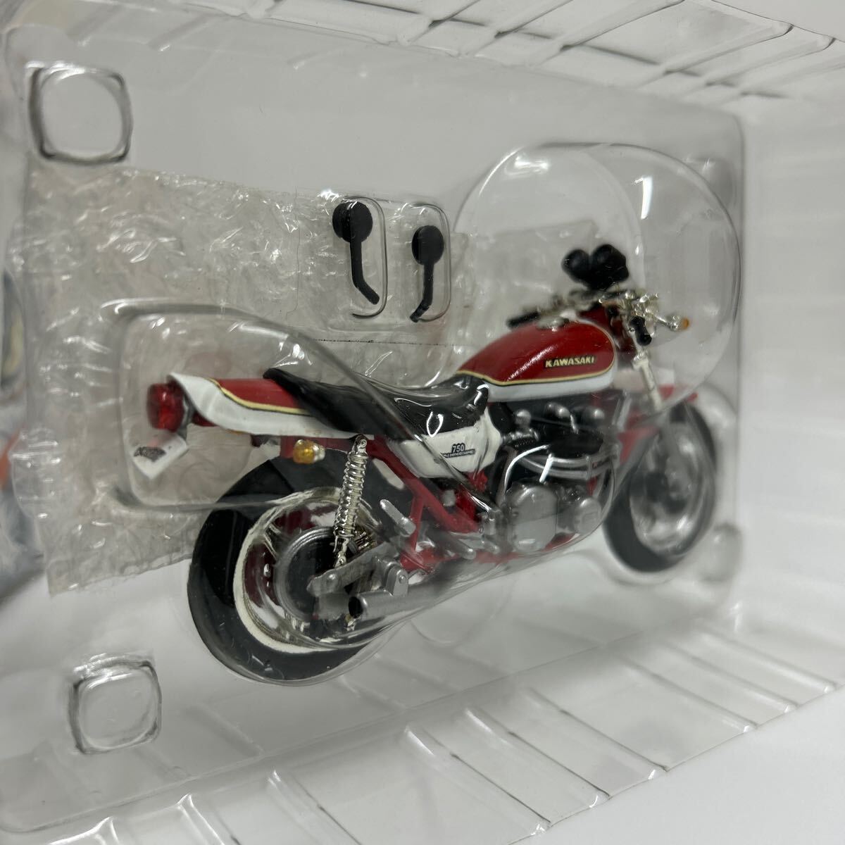 アオシマ 少年マガジン 1/24 カスタムバイクコレクション あいつとララバイ 菱木研二 KAWASAKI ZⅡ ボンバーSP 旧車 ミニカー z2 750 rsの画像6