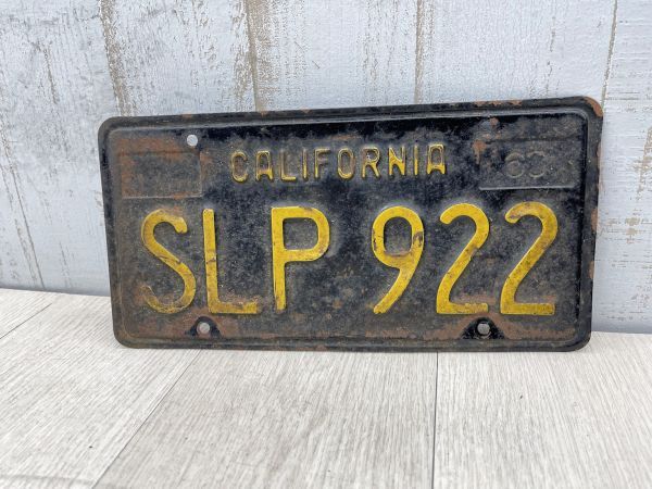 カリフォルニア ブラックプレート SLP 922 ナンバープレート イエロー アメリカ ライセンスプレート ビンテージ 自動車グッズ 即日発送_画像1
