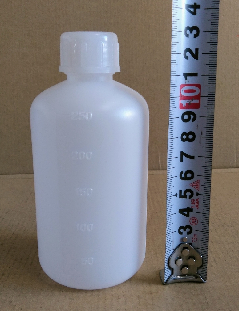 ポリエチレン製 空容器 250ml 標準規格瓶 耐薬品性 各種小分け 詰め替え容器 詰め替えボトル 目盛付き_画像1