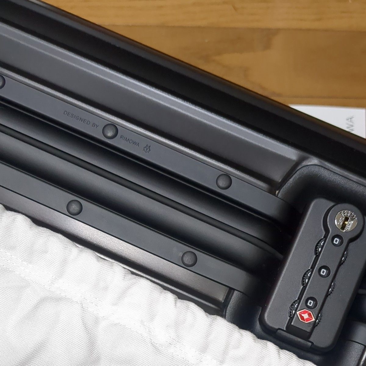 正規品 未使用 RIMOWA オリジナル パイロット 4輪 黒 ブラック 正規品 未使用 RIMOWA オリジナル パイロット 4輪 黒 ブラック