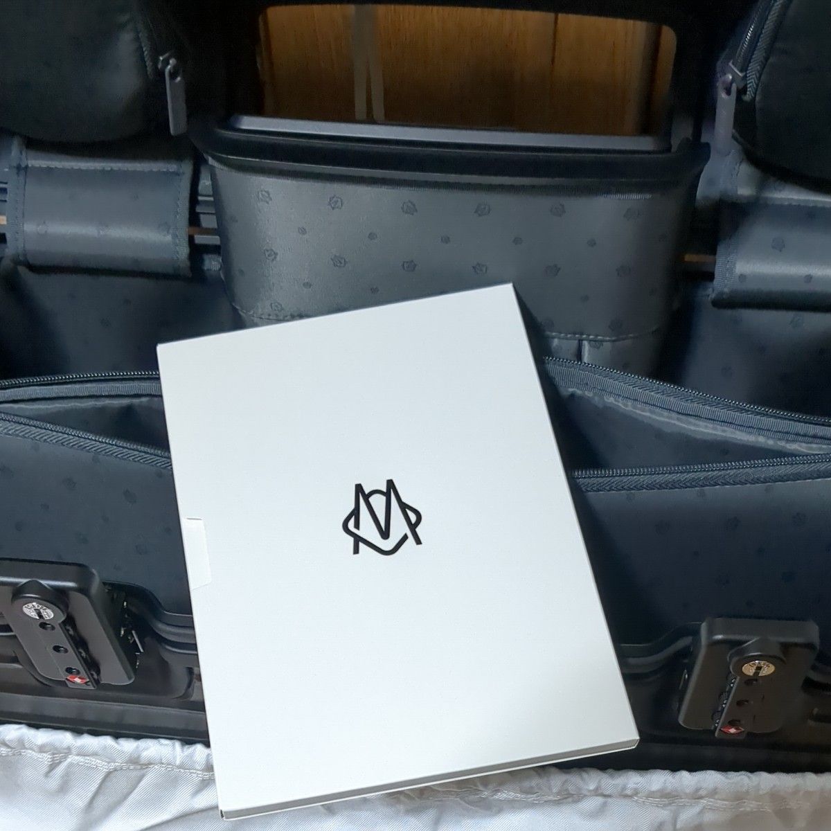 正規品 未使用 RIMOWA オリジナル パイロット 4輪 黒 ブラック 正規品 未使用 RIMOWA オリジナル パイロット 4輪 黒 ブラック
