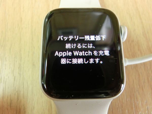 通電確認済●Apple アップル Apple Watch SE 40mm GPS アップルウォッチ スマートウォッチ 白/ホワイト系●の画像2