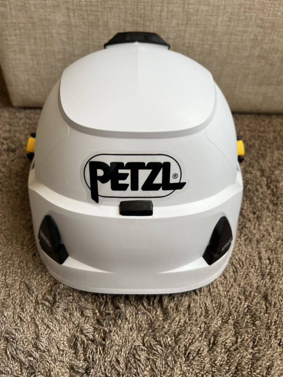 登山 PETZL ヘルメット 白 バイザー付き サイズ53-63cm 美品の画像3