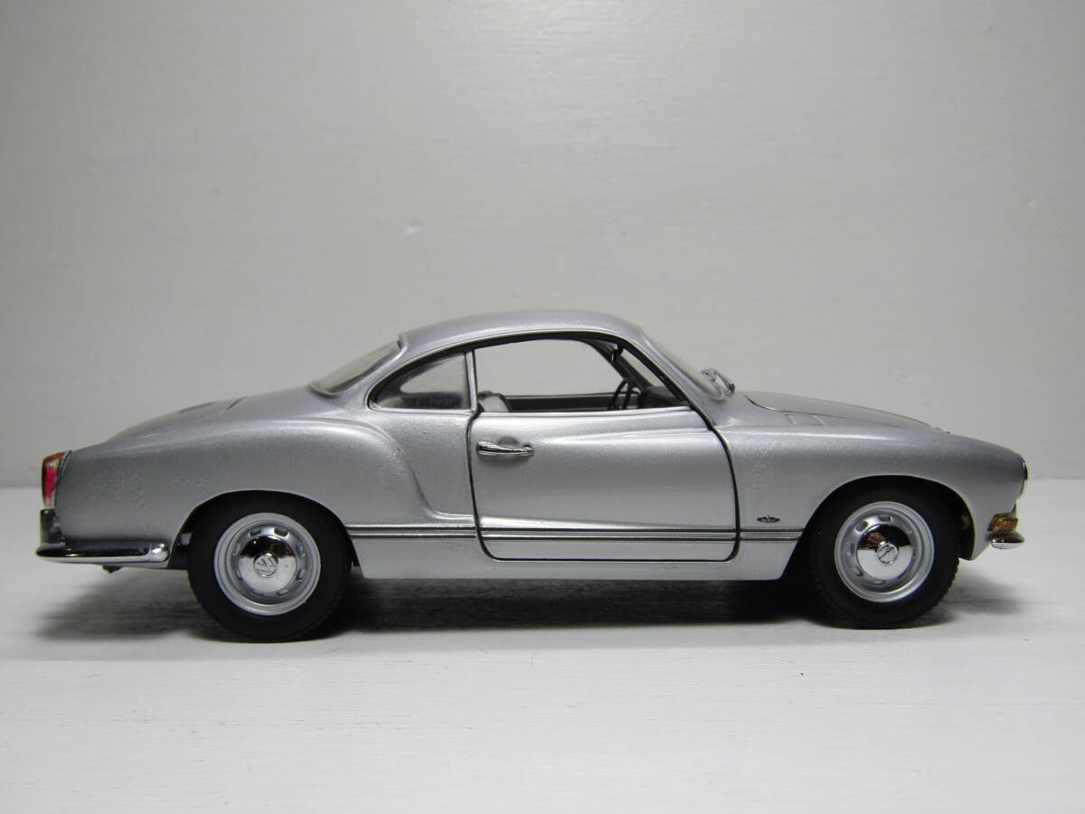 Volkswagen 1/24 VW FLAT4 フォルクス ワーゲン KARMANN GHIA フォルクス ワーゲン カルマンギア カロッツェリア・ギア 60s Minichamps製_画像9