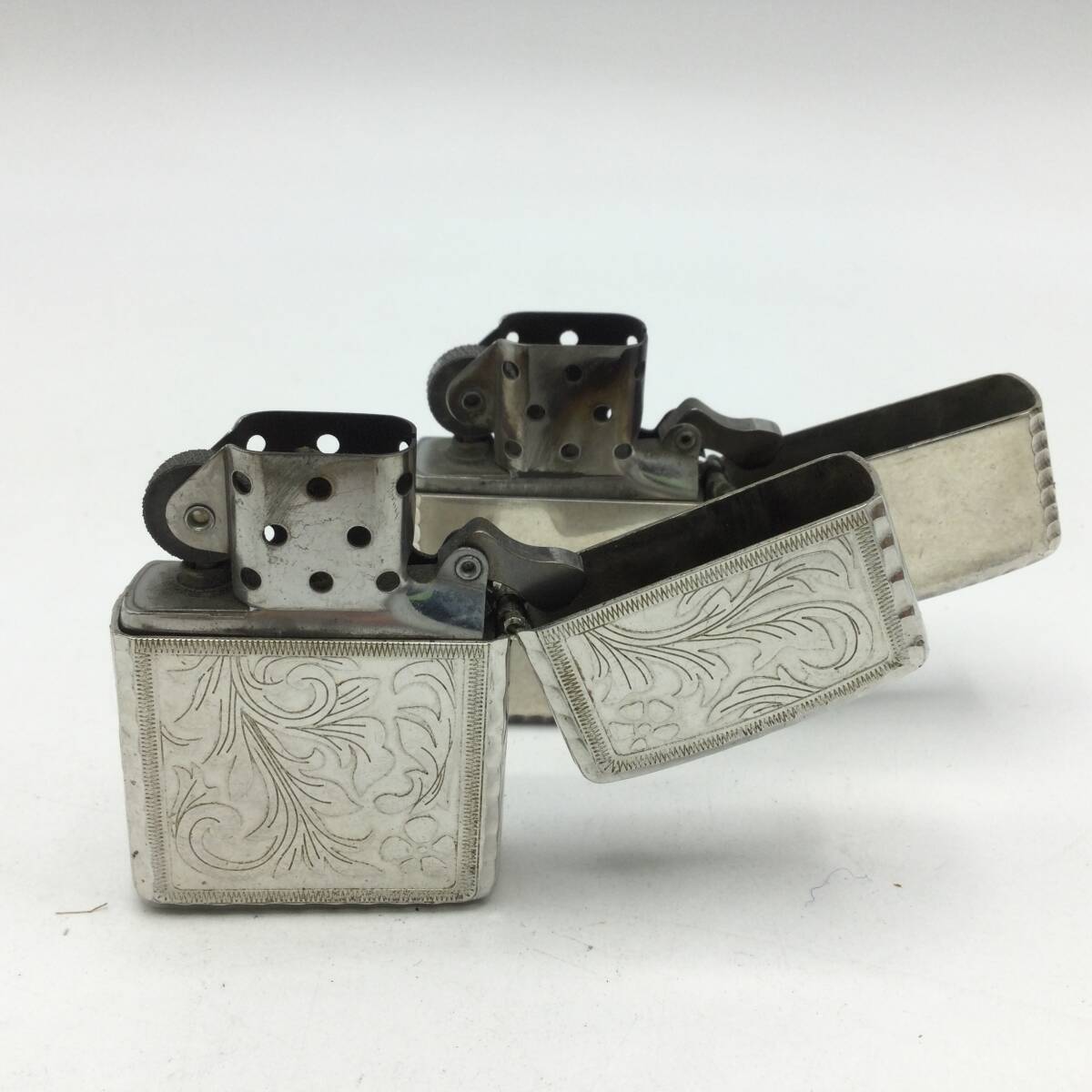 D27●【2点セット】火花確認済み zippo ジッポー オイルライター ベネチアン / 狼 喫煙グッズ 喫煙具 現状品 ●_画像5