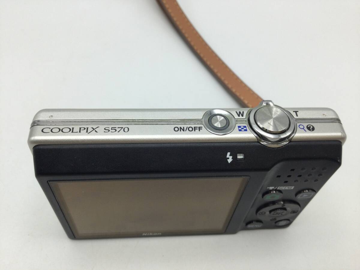 G100●【通電/動作/精度未確認】Nikon ニコン COOLPIX クールピクス S570 デジタルカメラ 現状品 ジャンク品 ● _画像4