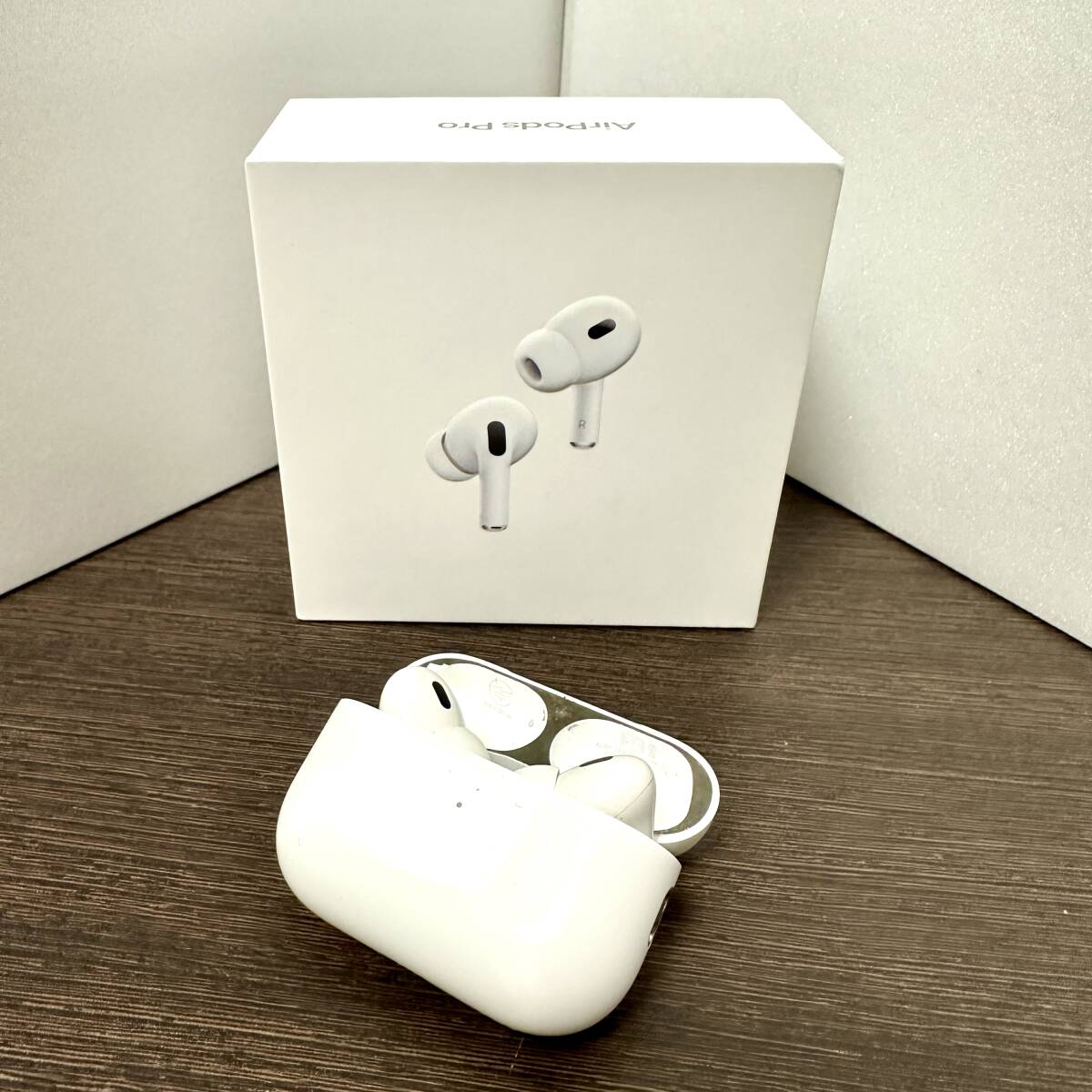 ☆★H1587【送料込み】Apple AirPods Pro MQD83J/A A2700 A2698 A2699 第2世代 AirPods Pro MagSafe 充電ケース ケーブル・箱付き