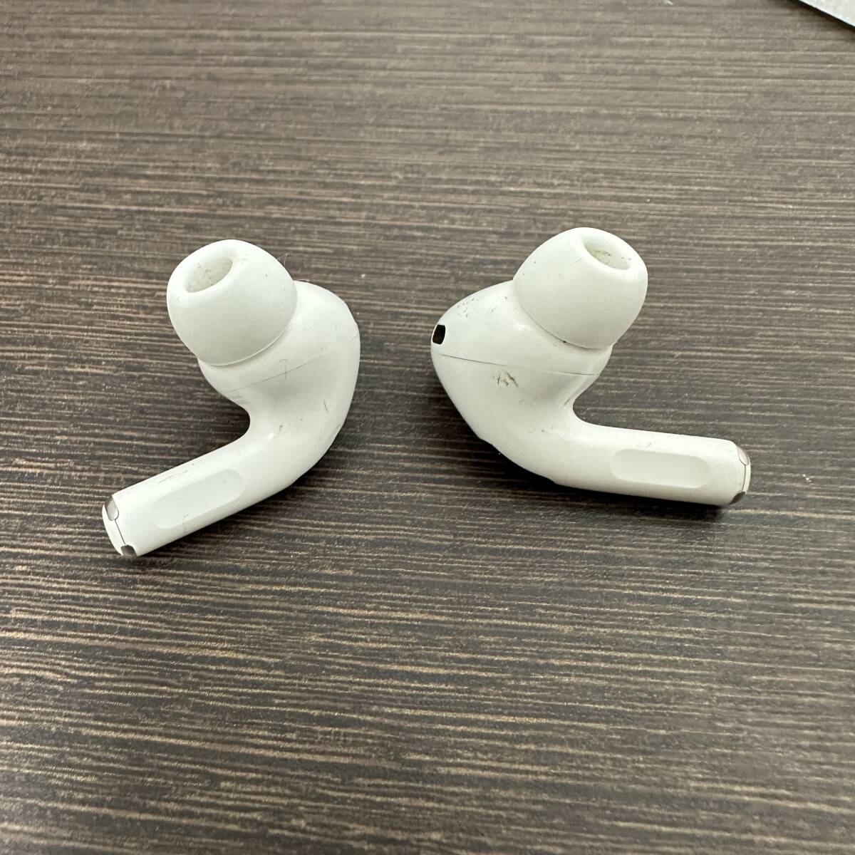 ☆★H1587【送料込み】Apple AirPods Pro MQD83J/A A2700 A2698 A2699 第2世代 AirPods Pro MagSafe 充電ケース ケーブル・箱付きの画像4