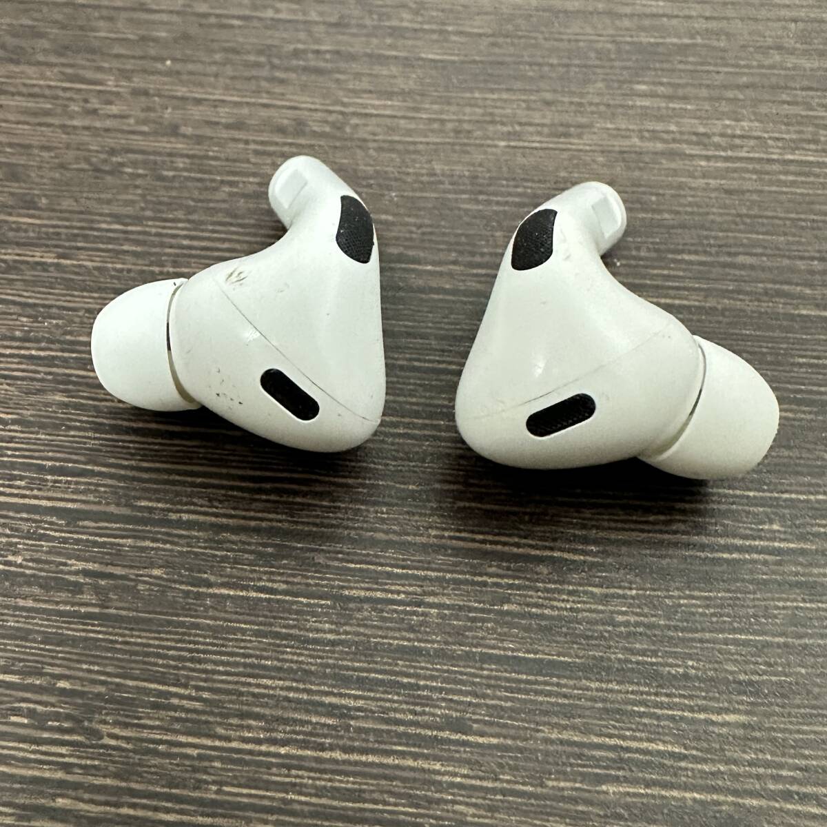 ☆★H1587【送料込み】Apple AirPods Pro MQD83J/A A2700 A2698 A2699 第2世代 AirPods Pro MagSafe 充電ケース ケーブル・箱付きの画像7
