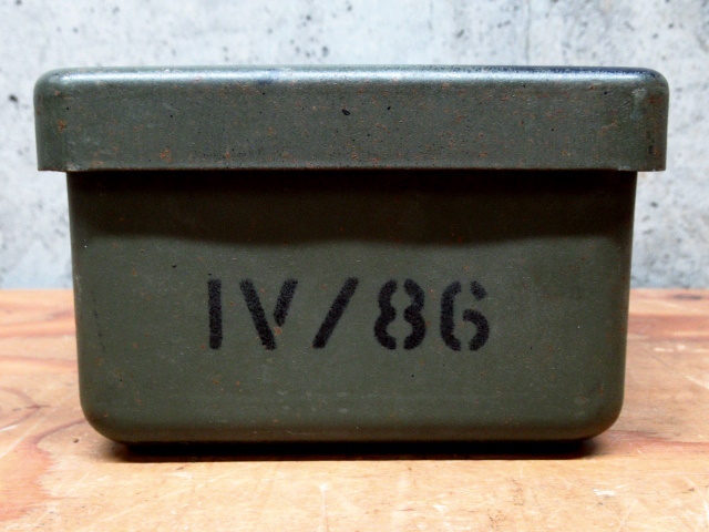 実物 フランス軍 IV/50 救急箱 弾薬箱 ボックス BOX アーモ缶 アンモ缶 ケース スチール ミリタリー 管理6B0307I-D4の画像5