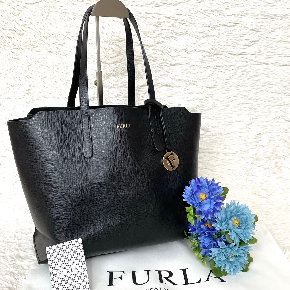 極美品☆FURLA フルラ サリー トートバッグ 肩掛け ブラック 大容量 レザー ハンドバッグ ロゴ チャーム ゴールド A4可