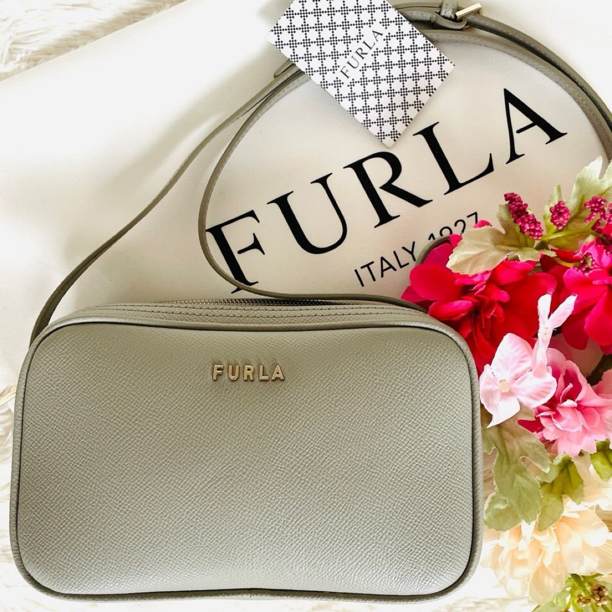 未使用級★FURLA フルラ リリー ショルダーバッグ グレージュ ダブルジップ カメラバッグ ポシェット クロスボディ レザー