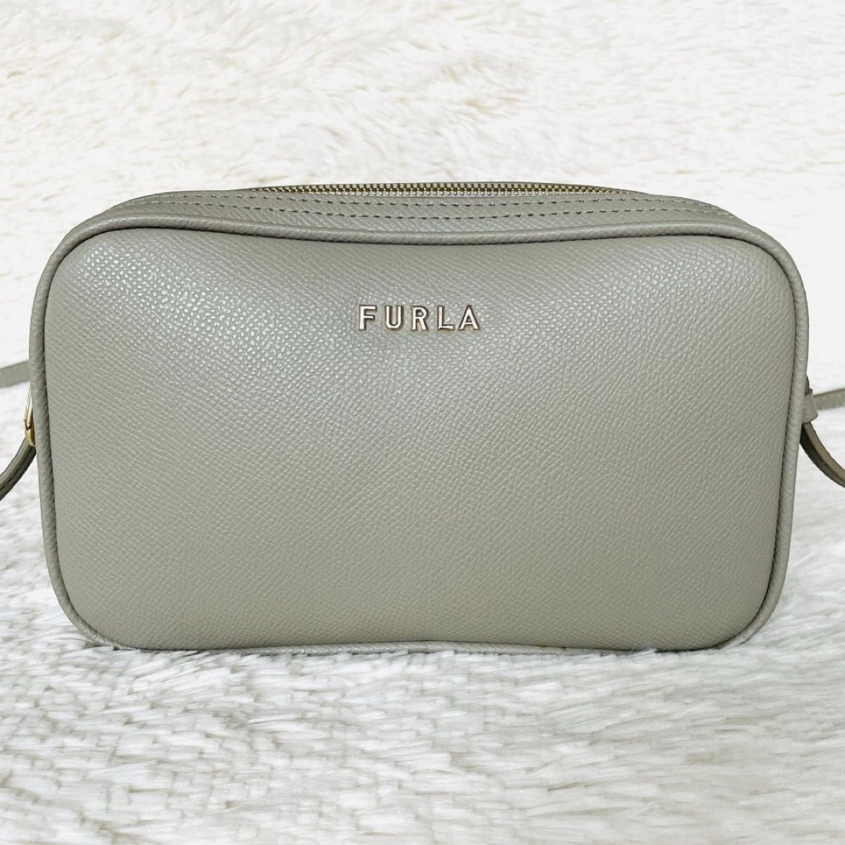 未使用級★FURLA フルラ リリー ショルダーバッグ グレージュ ダブルジップ カメラバッグ ポシェット クロスボディ レザー