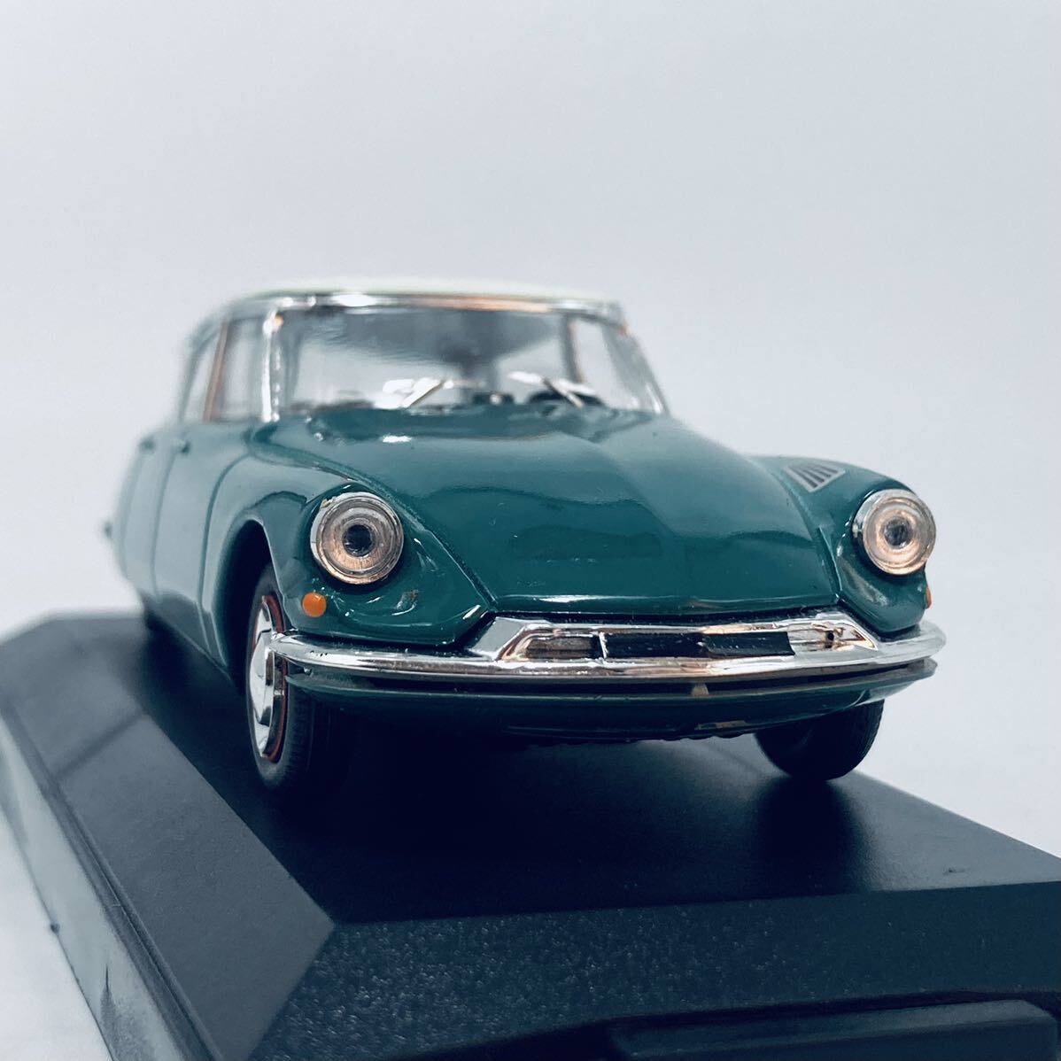 ビンテージ物 希少モデル VITESSE ビテス 1/43スケール 1960年型 CITROEN シトロエン DS19 ダークホースグリーン_画像6