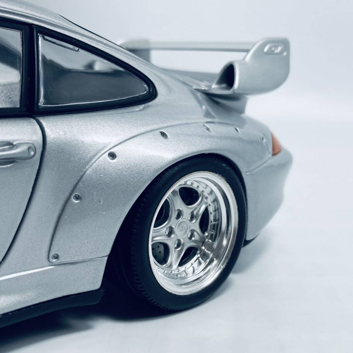 外箱無し 絶版品 UTmodel UTモデル 1/18 1997年型 PORSCHE ポルシェ 911 GT2 STREET_画像8