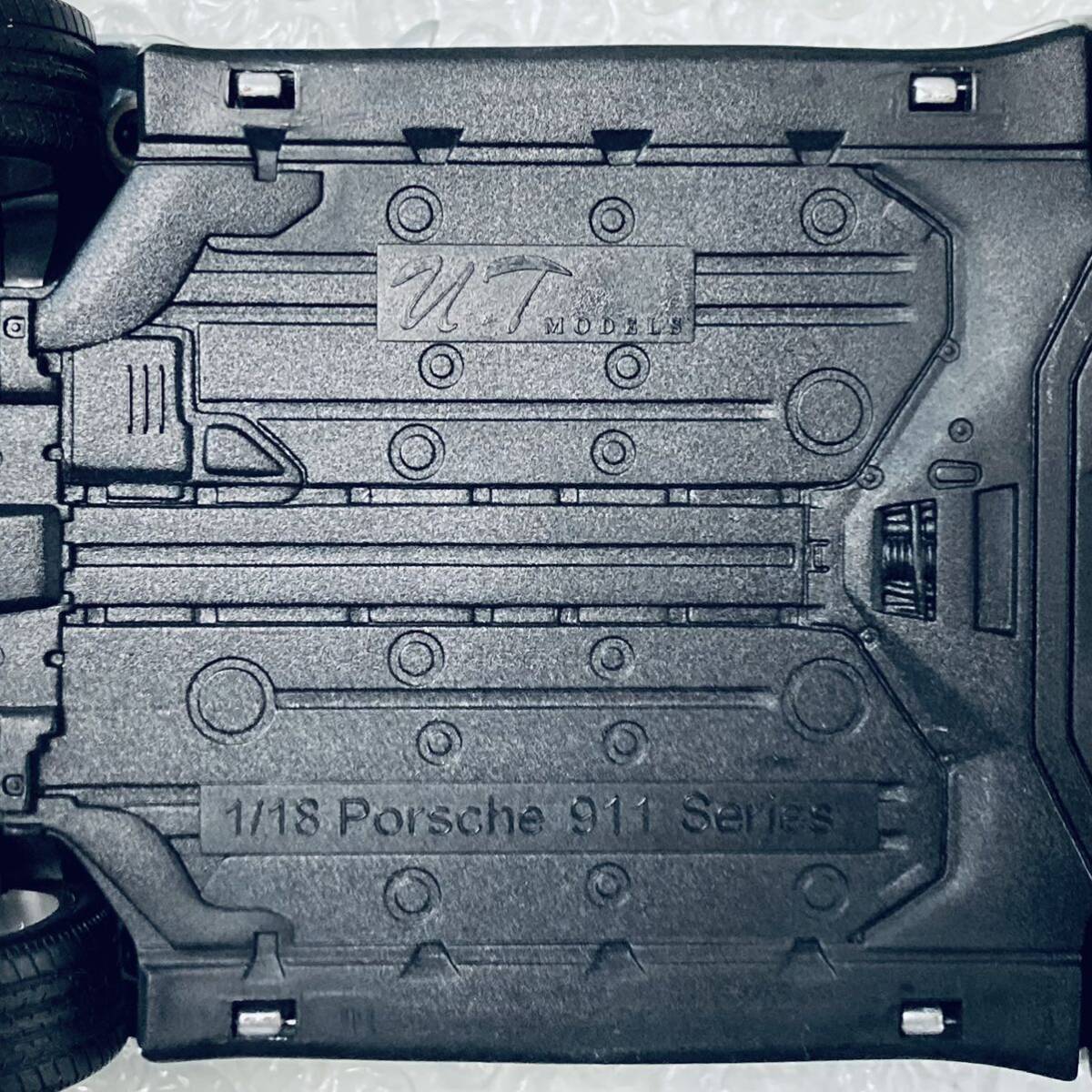 外箱無し 絶版品 UTmodel UTモデル 1/18 1997年型 PORSCHE ポルシェ 911 GT2 STREET_画像7