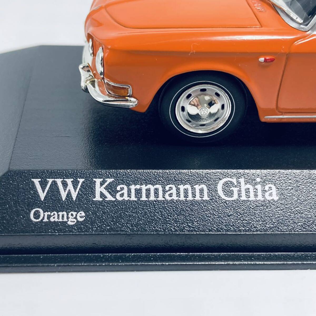 絶版品 希少モデル MINICHAMPS ミニチャンプス 1/43 1966年型 Volkswagen フォルクスワーゲン Karmann Ghia カルマンギア 1600 オレンジ_画像9