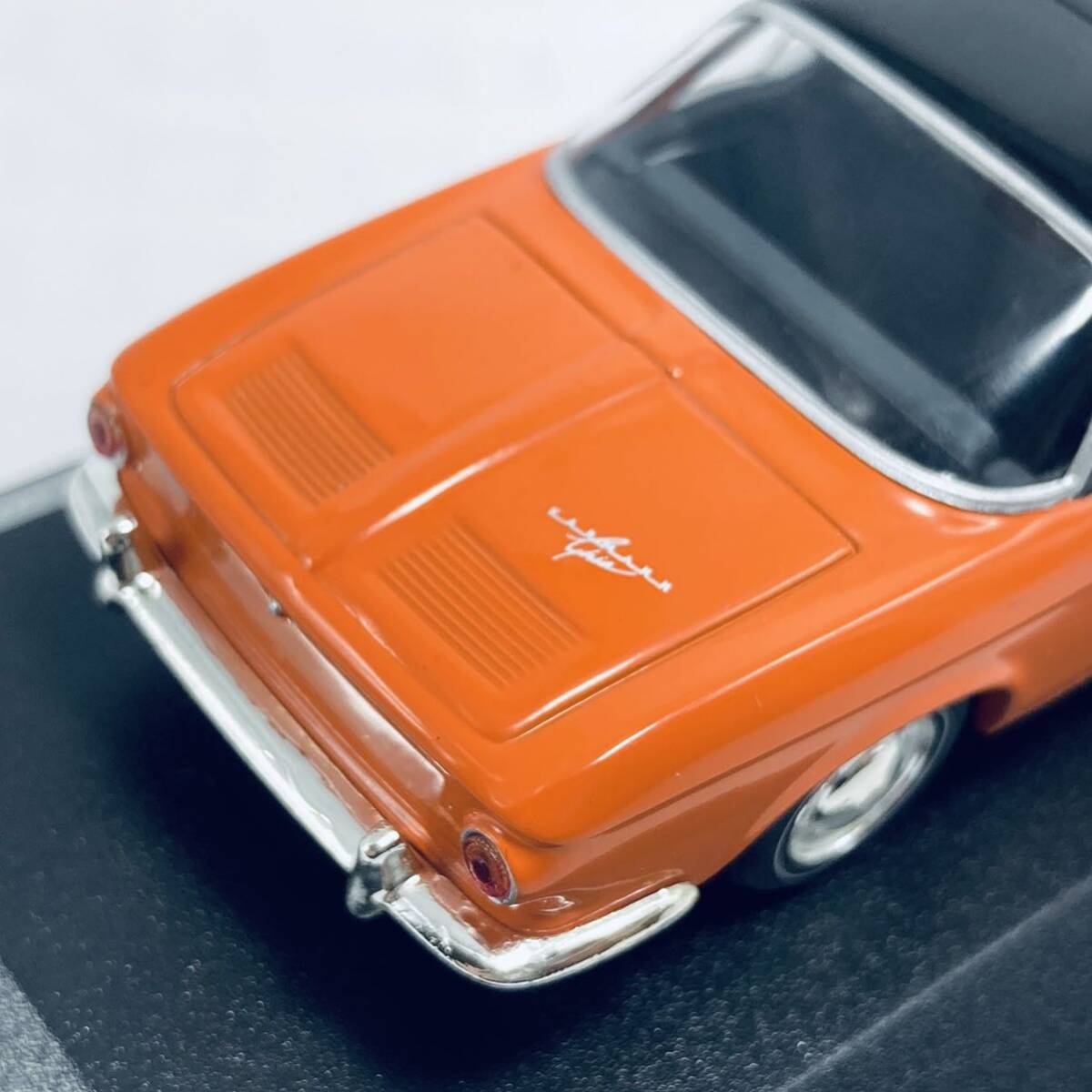 絶版品 希少モデル MINICHAMPS ミニチャンプス 1/43 1966年型 Volkswagen フォルクスワーゲン Karmann Ghia カルマンギア 1600 オレンジ_画像7