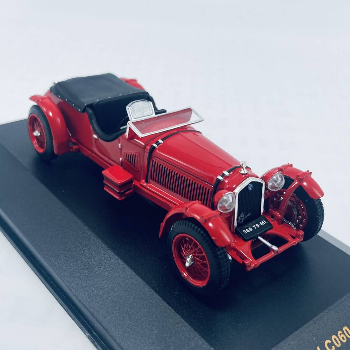 ixo イクソ CLASSIC 1/43 1931年型 ALFA ROMEO アルファロメオ 8C TIPO:B P3 ヴィットリオ・ヤーノ_画像5