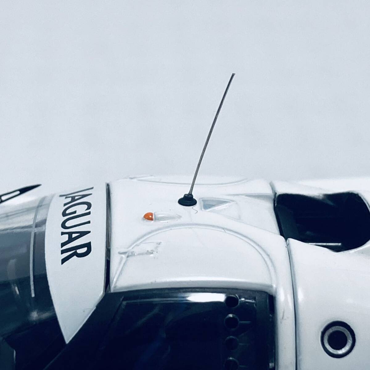 外箱無し 絶版品 希少モデル hpi・racing 1/43スケール JAGUAR XJR-9 PLAIN COLOR VERSION リアカウル開閉モデル ホワイトの画像10