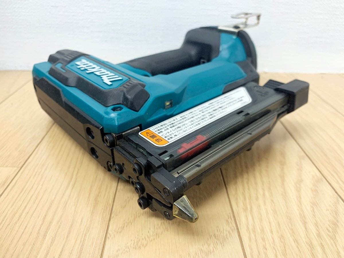 ★中古美品★マキタ makita 充電式ピンタッカ PT353D 本体 ケース付 18V 15～35mm 電動工具 釘打機 ピンネイル 大工 DIY リフォーム)倉b_画像4