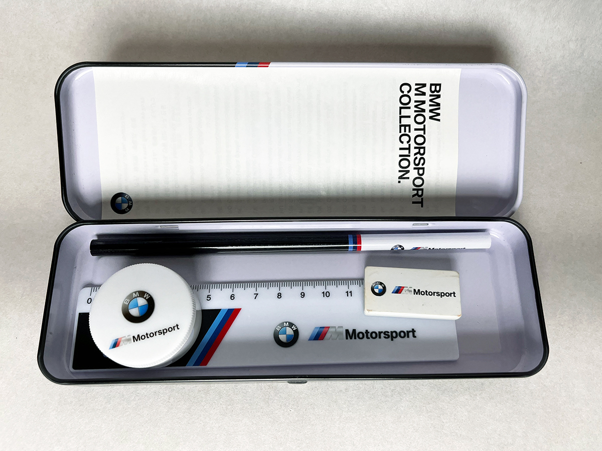 【未使用・長期保管品】BMW EVERY SECOND COUNTS ロゴ入り筆箱、鉛筆。消しゴム、鉛筆削り_画像2