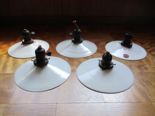５個 乳白ガラス平笠金具ソケット付き 電笠電気ランプ照明インテリアレトロビンテージアンティーク の画像1