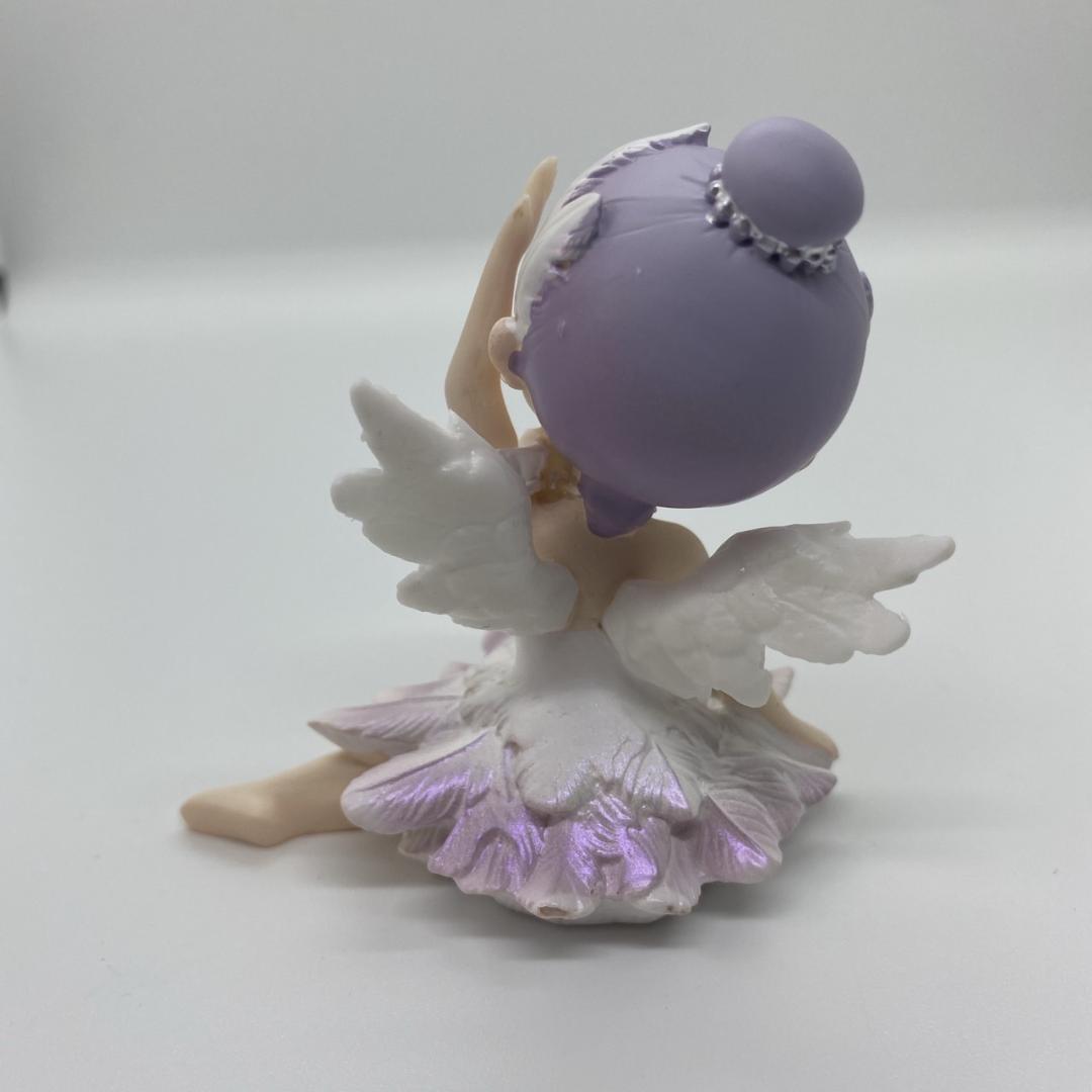 踊る天使のミニチュアフィギュア　紫　置物