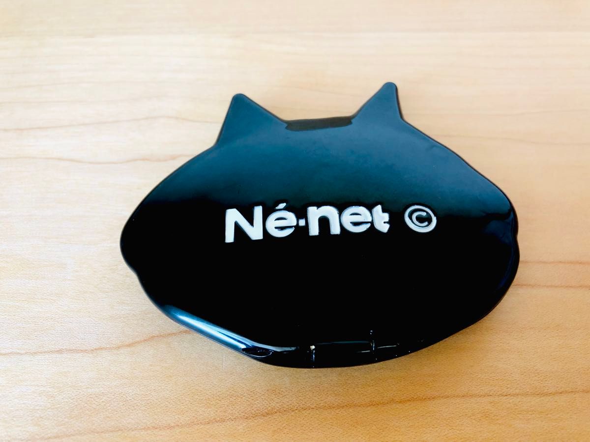 ネネット　にゃー　Nenet コンパクトミラー　鏡　手鏡　メイク道具　コスメ　猫　かがみ　ネコ　 顔　かわいい　化粧直し