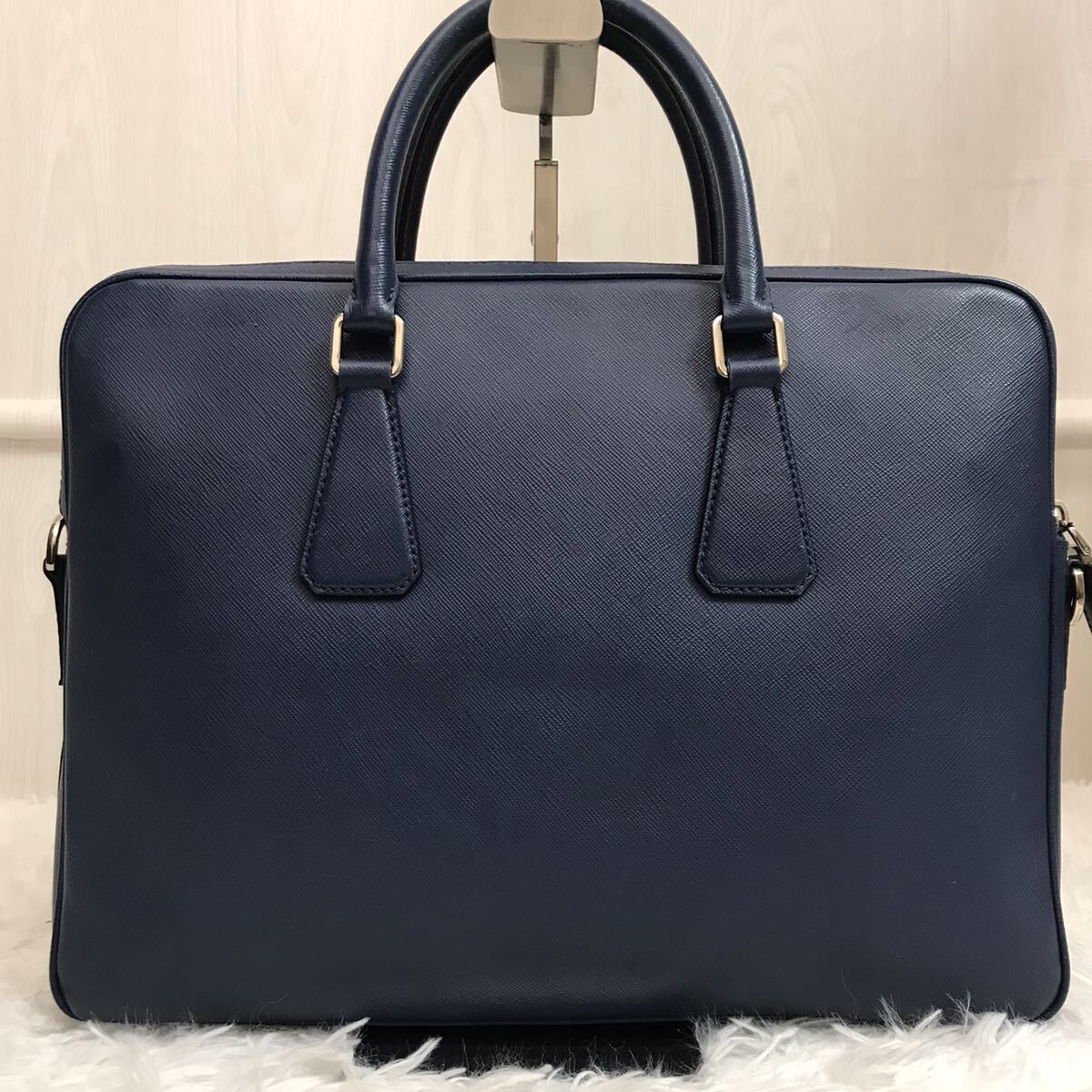 極美品/希少色●プラダ PRADA ビジネスバッグ ブリーフケース メンズ ビジネス 大容量 A4 書類 サフィアーノレザー 本革 青 ブルー 2VE363_画像3