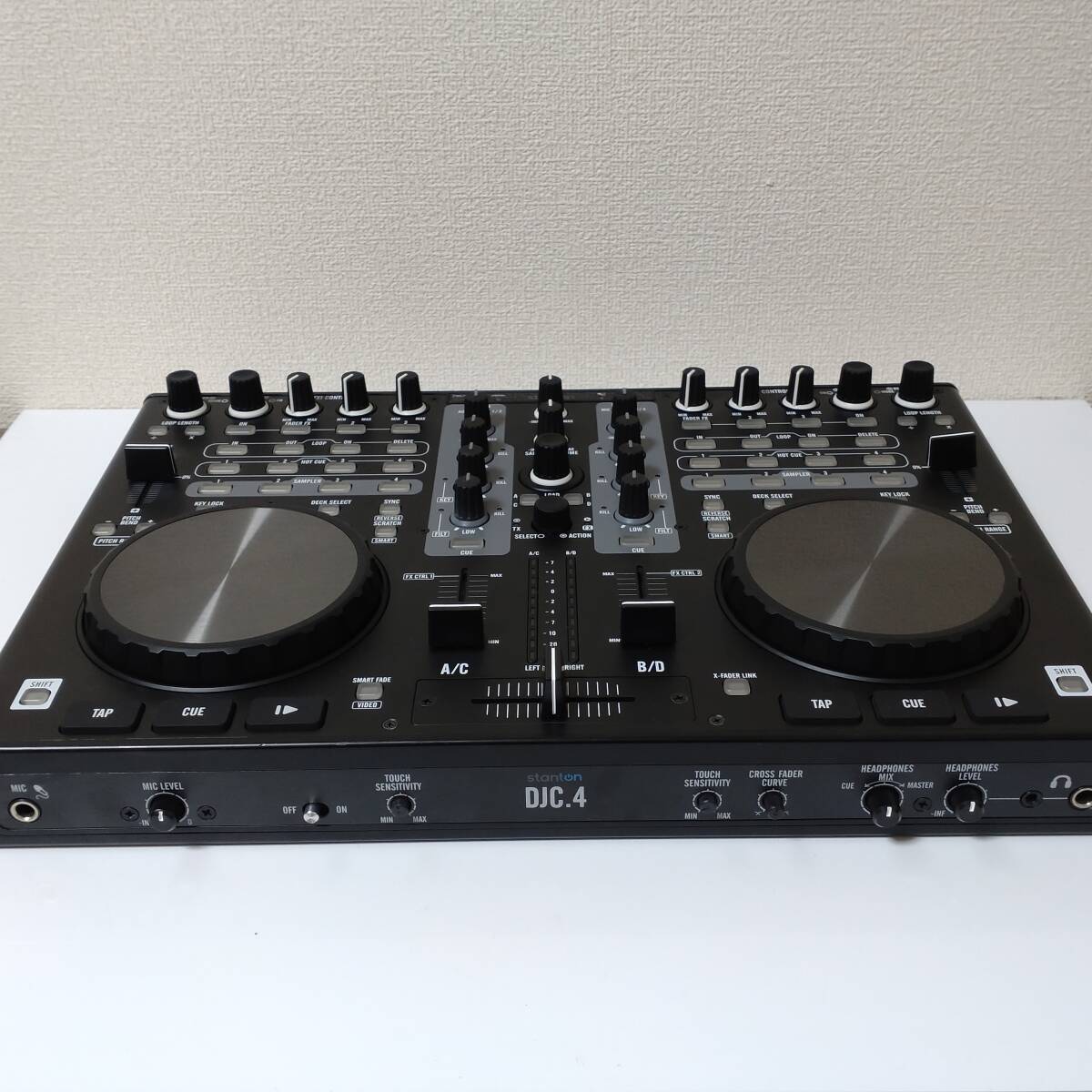 【中古品】Stanton　スタントン　DJC.4　DJコントローラー　本体のみ　箱なし　DJ　DJ機器　音楽　音楽機材　音響機材　※動作未確認_画像2