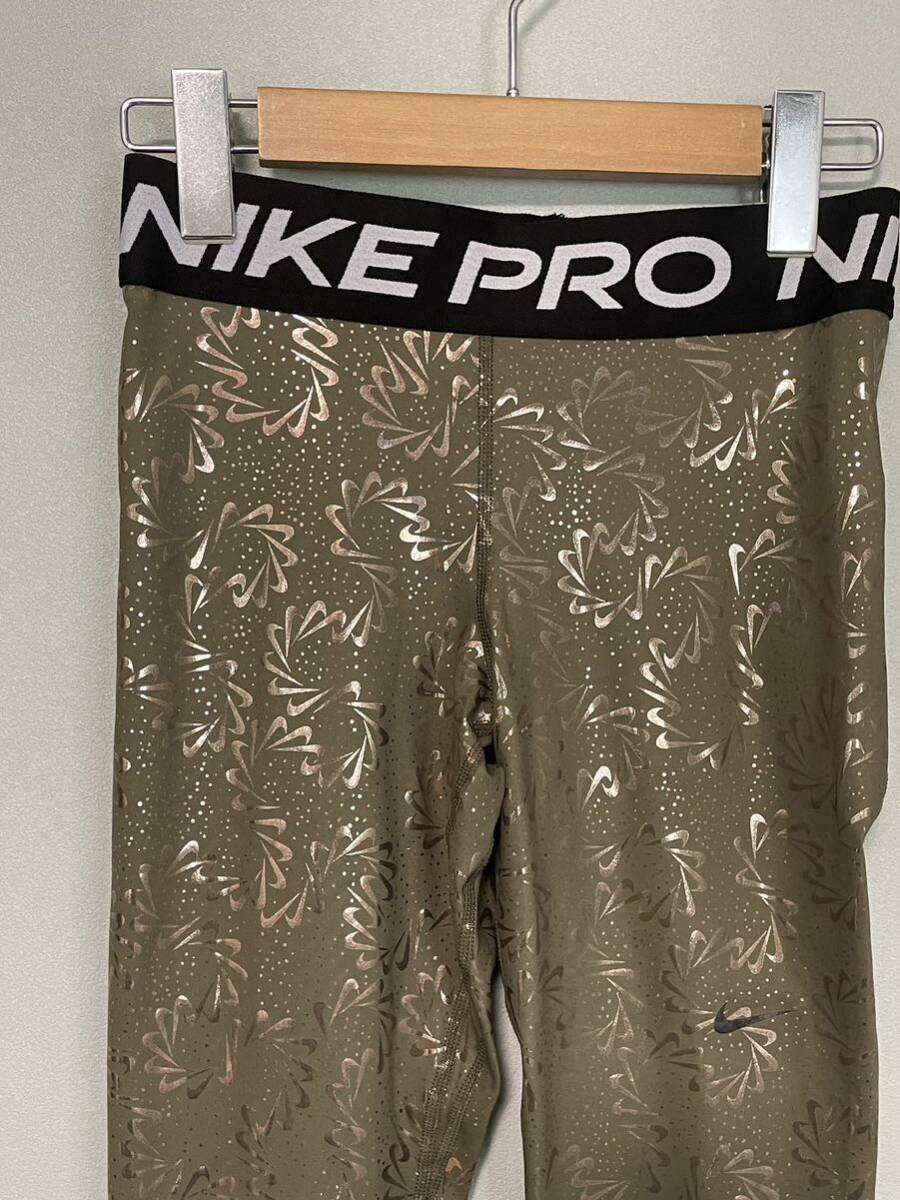 S 新品 NIKE PRO ナイキプロ レギンス ウィメンズ スポーツタイツ DRI-FIT メタリック 総柄 カーキ スパッツ ミッドライズ フルレングス