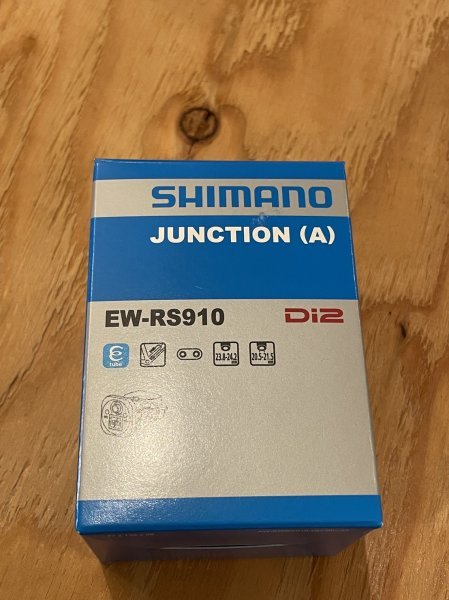 新品☆ EW-RS910 Di2　ジャンクションＡ ２ポート　内臓タイプ SHIMANO シマノ_画像1