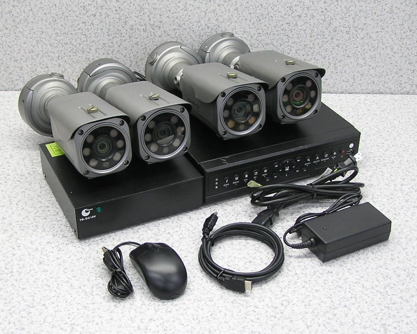 ■ONE 防犯カメラセット 2TB/4CH レコーダー OVR-4H ＋ HD-TVI 220万画素赤外線防犯カメラ DTC-1IR（4台） ＋ TBI カメラ電源 TB-DC12V