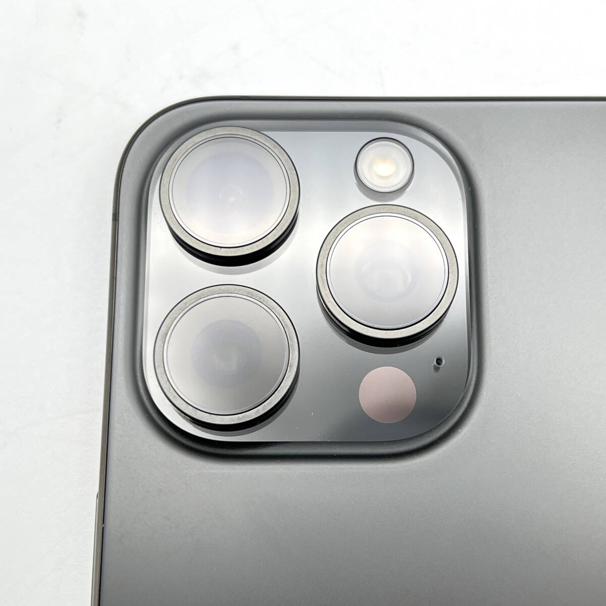 i1244KI【2024年2月購入品】Apple iPhone 15 Pro Max 256GB ブラックチタニウム 国内版SIMフリー MU6P3J/Aの画像5