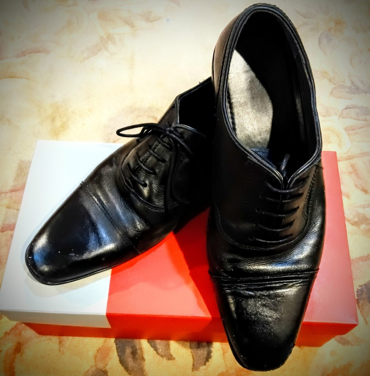 気品のある高級革靴です　サイズは 26cm です 大変 柔らかい革で履き心地は抜群です ドレスシューズ 黒 革靴_画像1
