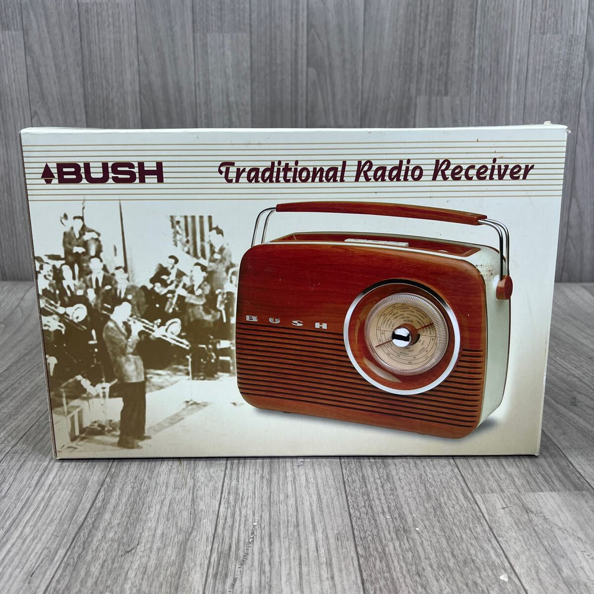 ■C-334 ウエストクリーク BUSH RADIO TR82 ラジオ 昭和レトロ アンティーク 箱付き ケーブル欠品 動作未確認の画像9