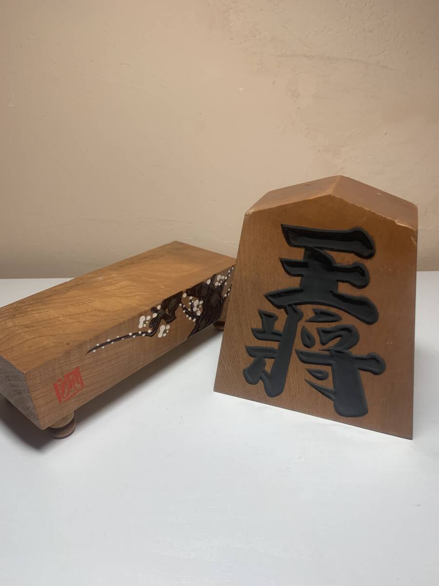 一刀作　将棋の駒　王将　飾り物　 駒の大きさ、5.5×13.5×15.5cm 土台の大きさ,8.5×20×6.5cm_画像3