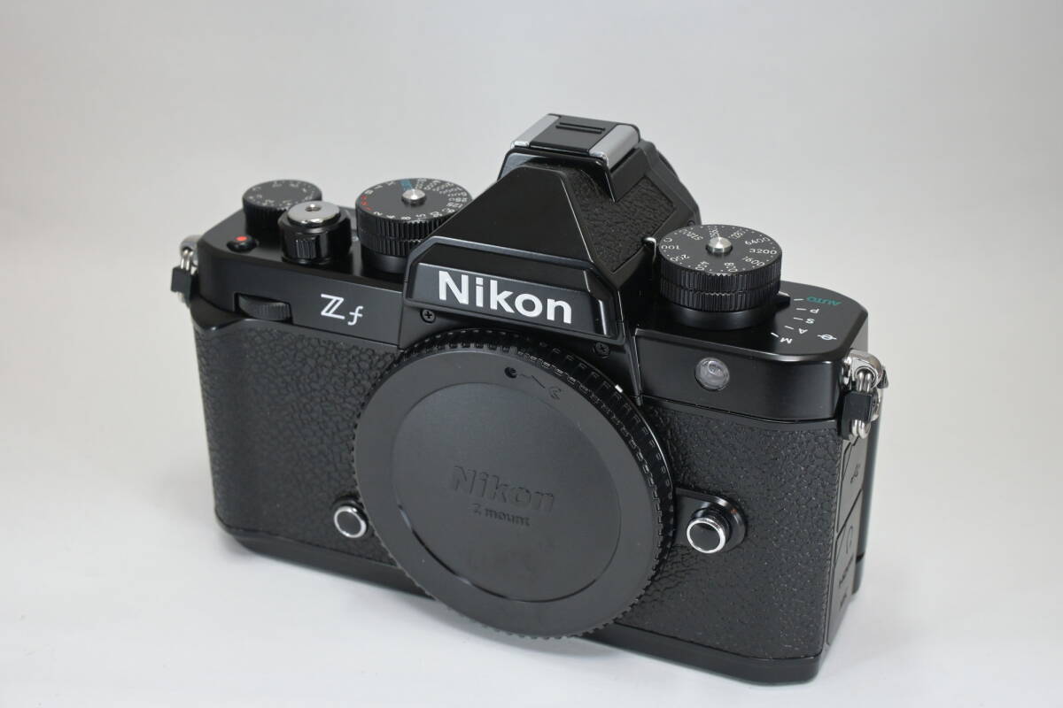 【中古美品】Nikon Zf　本体　ボディ　ニコン　おまけ多数　保証残あり_画像2