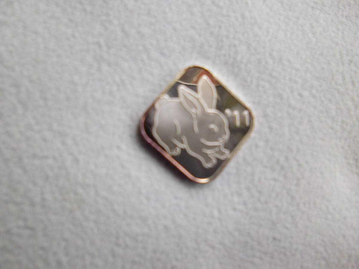 造幣局 年銘板 2011年 （平成23年）桜の通り抜け　図柄「卯」　純銀製　_画像1