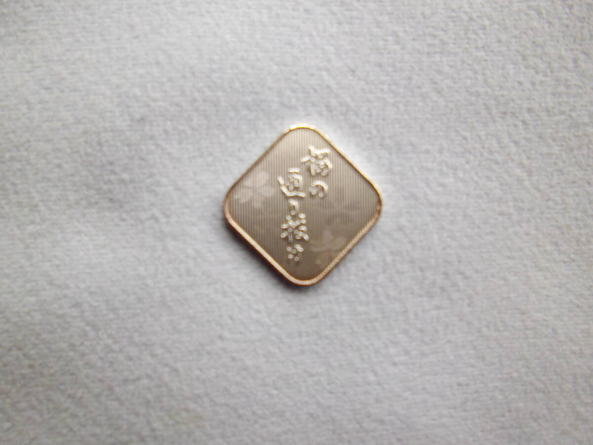 造幣局 年銘板 2011年 （平成23年）桜の通り抜け　図柄「卯」　純銀製　_画像2