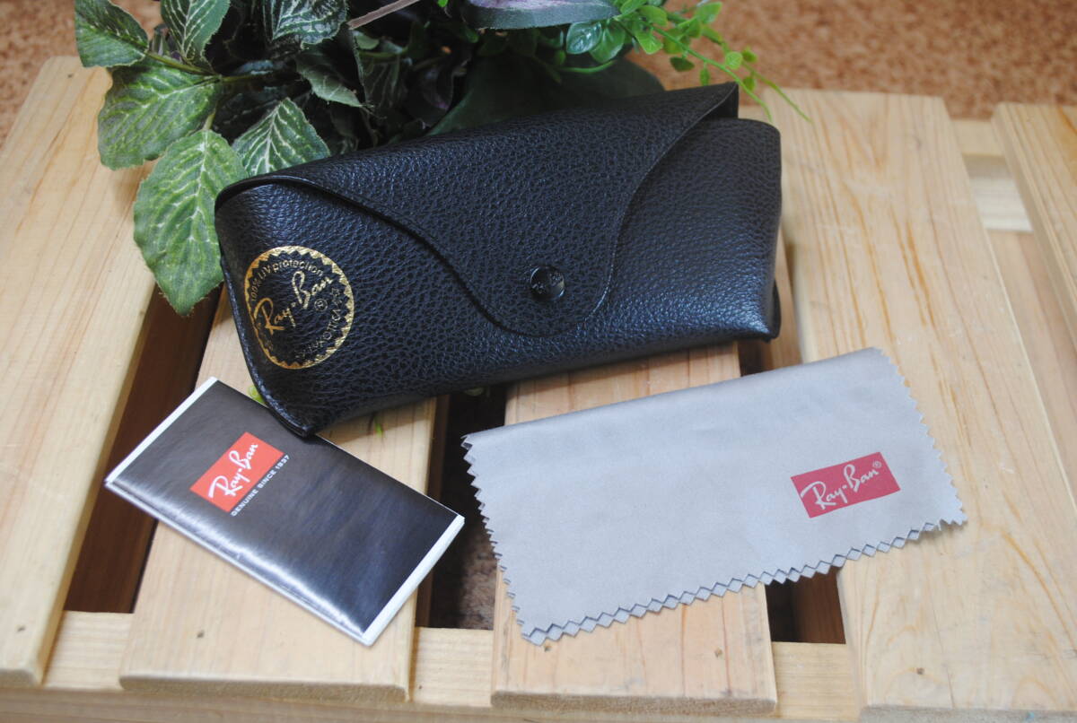 / is 953.Rayban RayBan sunglasses case b rack case only glasses case 
